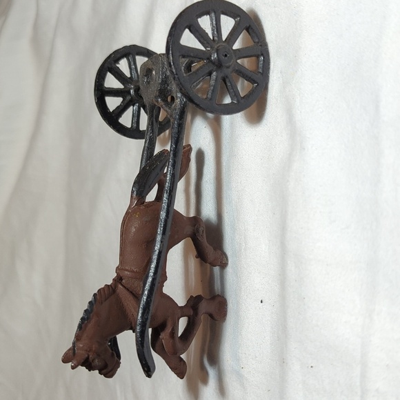 Vintage Cast Iron Horse Drawn Carriage with Driver and Rider - Picture 8 of 12